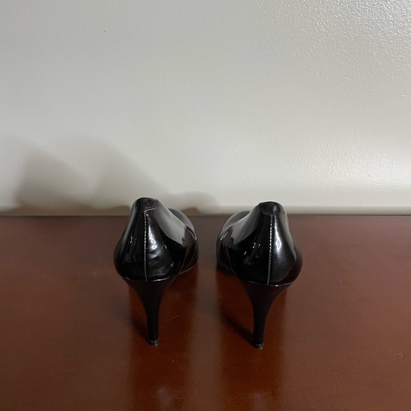 Jessica Simpson by Jessica, black patent heels. - Picture 4 of 9